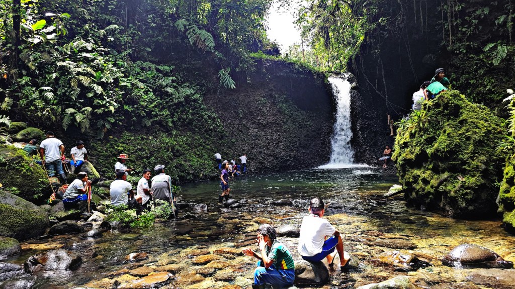 Recorrido ecológico y cascada&nbsp;Uksampi
